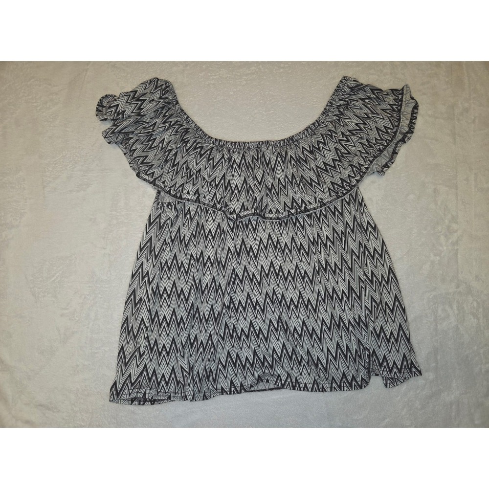 Kristin Nicole Trixxi off-the-shoulder blouse blk/ wht chevron geometri Pattern - Picture 2 of 4